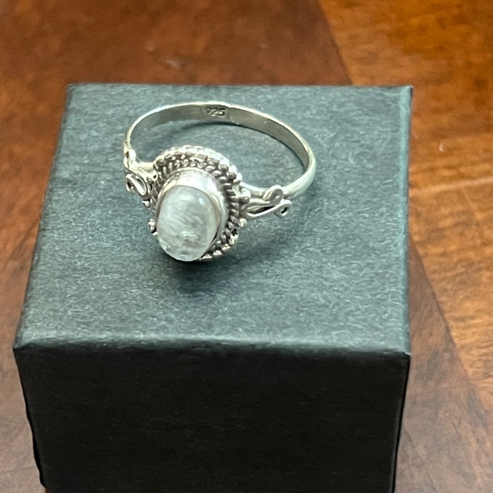 Moonstone Sterling Silver Ring Size 7.5
Natural stone
